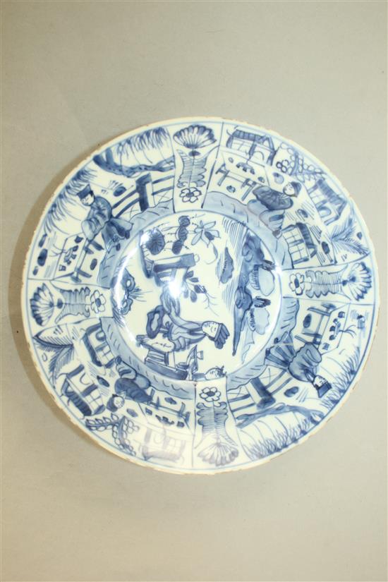 A Chinese Kraak blue and white shallow bowl, Wanli period, 21.5cm, cracks